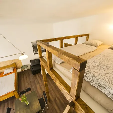 Freedom Rooms & Apartments Apartment